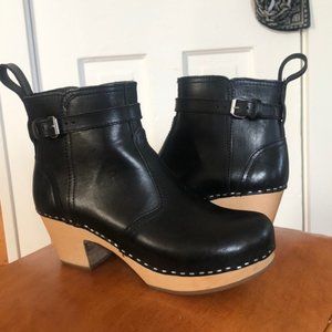 Black Swedish Hasbeens Jodhpur clog boot, size 7